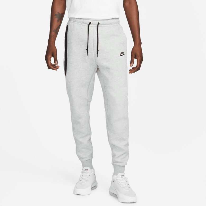 NIKE Tech Fleece Slim Fit Jogger Sweatpants