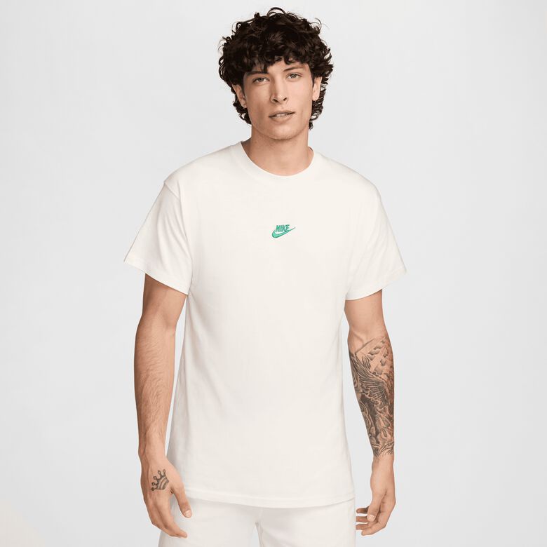 NIKE Sportswear Club Short Sleeve Tee